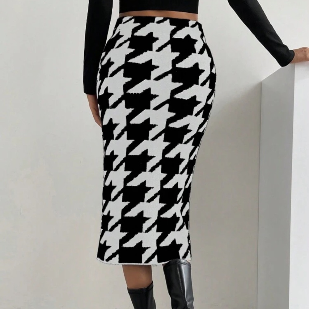 Black & White Houndstooth Knit Skirt Small - Picture 3 of 9